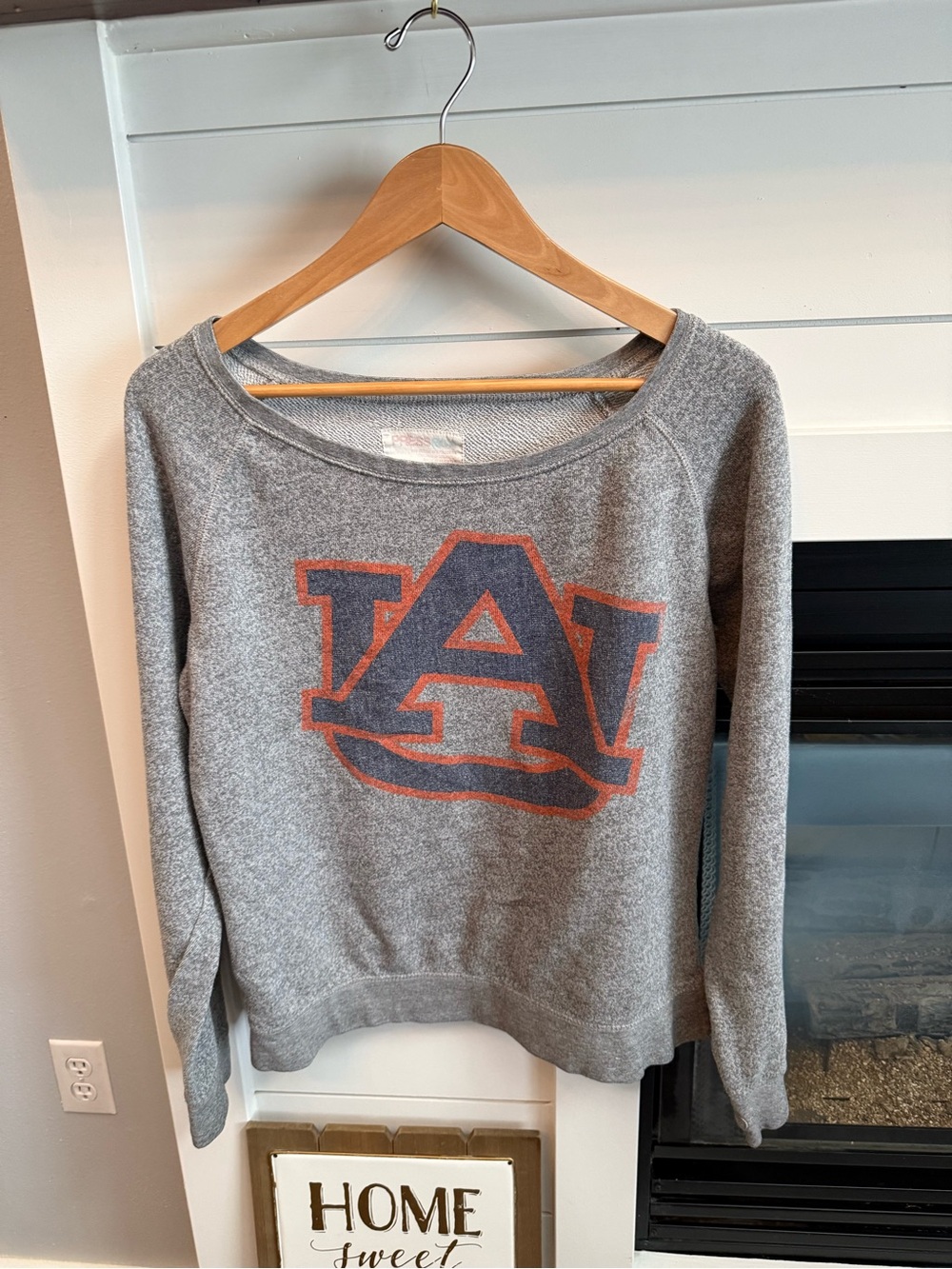 Pressbox Gray  women’s Pullover Auburn University Orange & Navy Graphic Large